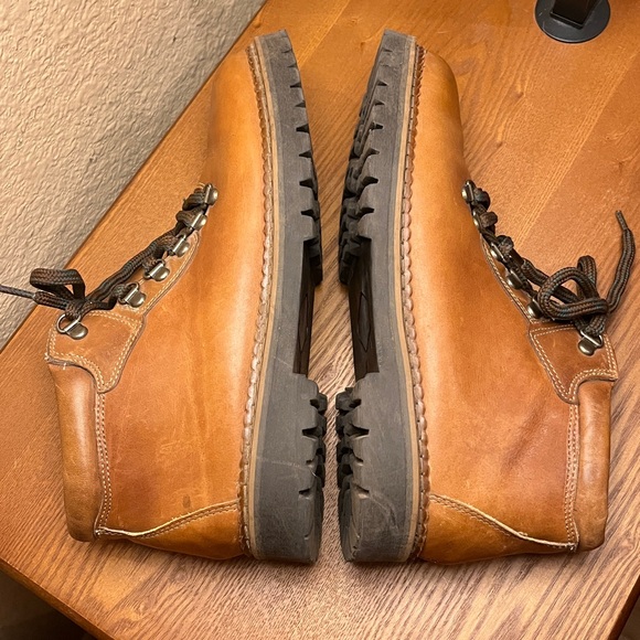 White Mountain vintage leather hiking boots. Cushioned ankle. Anti-slip. Tan 9.5 - Picture 6 of 11
